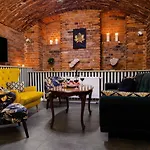 Househost Apartment: Boguslawskiego Street Apartman