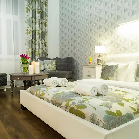 Househost Apartment: Boguslawskiego Street Lägenhet