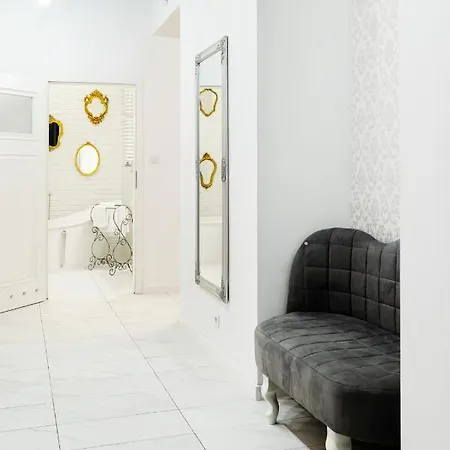 Househost Apartment: Boguslawskiego Street *